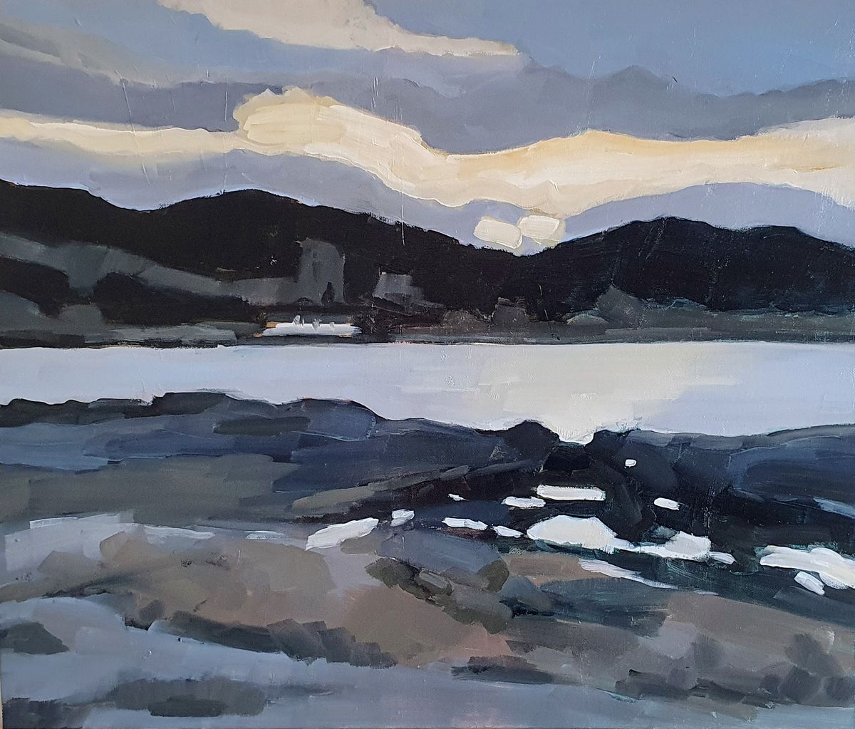Fjord du Saguenay – Tadoussac – fjord et montagnes sous un ciel gris à Tadoussac, Québec, huile sur toile de Claire Potié