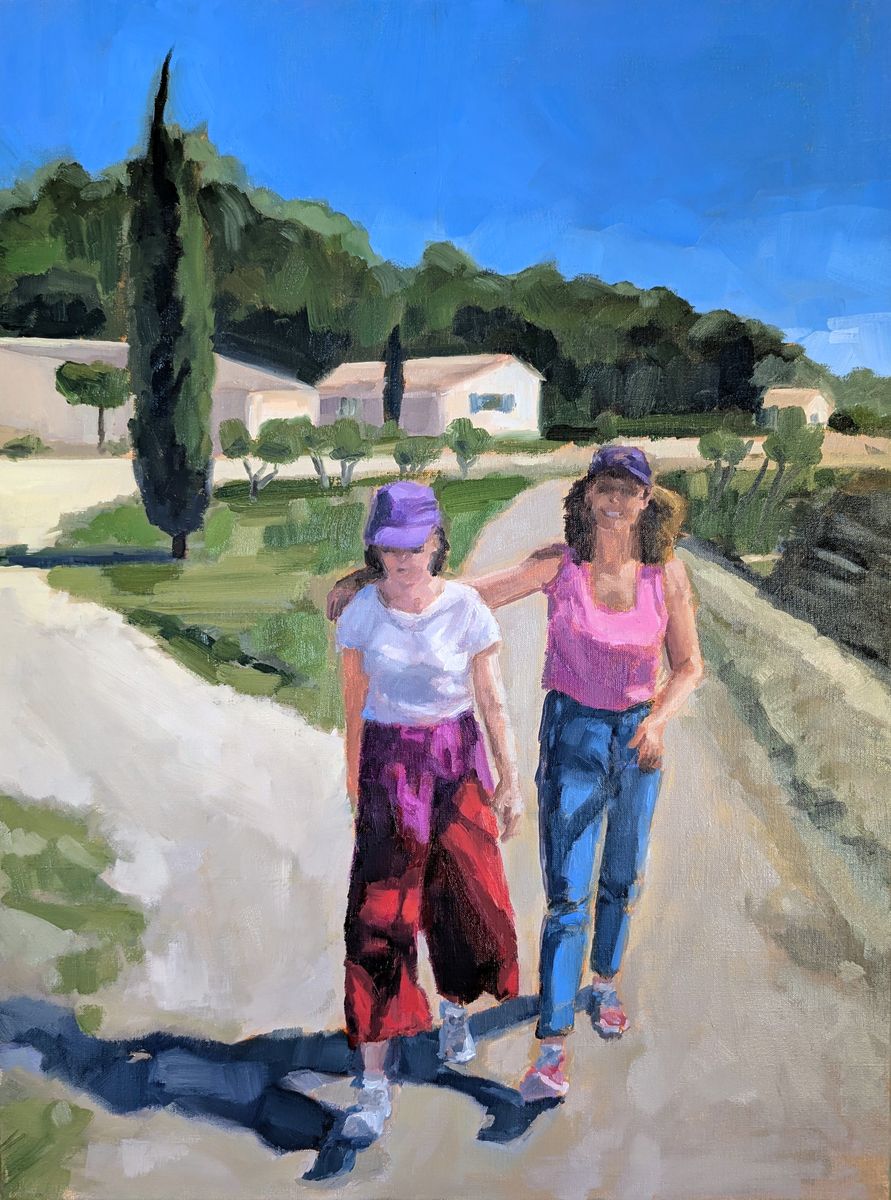 Les deux amies – deux jeunes femmes marchant sur un chemin ensoleillé bordé d'un cyprès, huile sur toile de Claire Potié