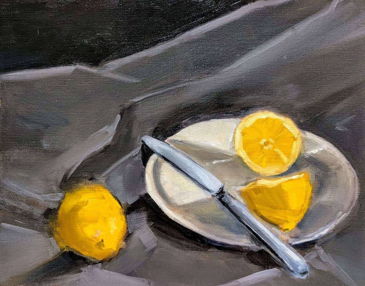 Nature morte aux citrons – citrons et couteau sur une assiette, drapé gris, huile sur toile de Claire Potié