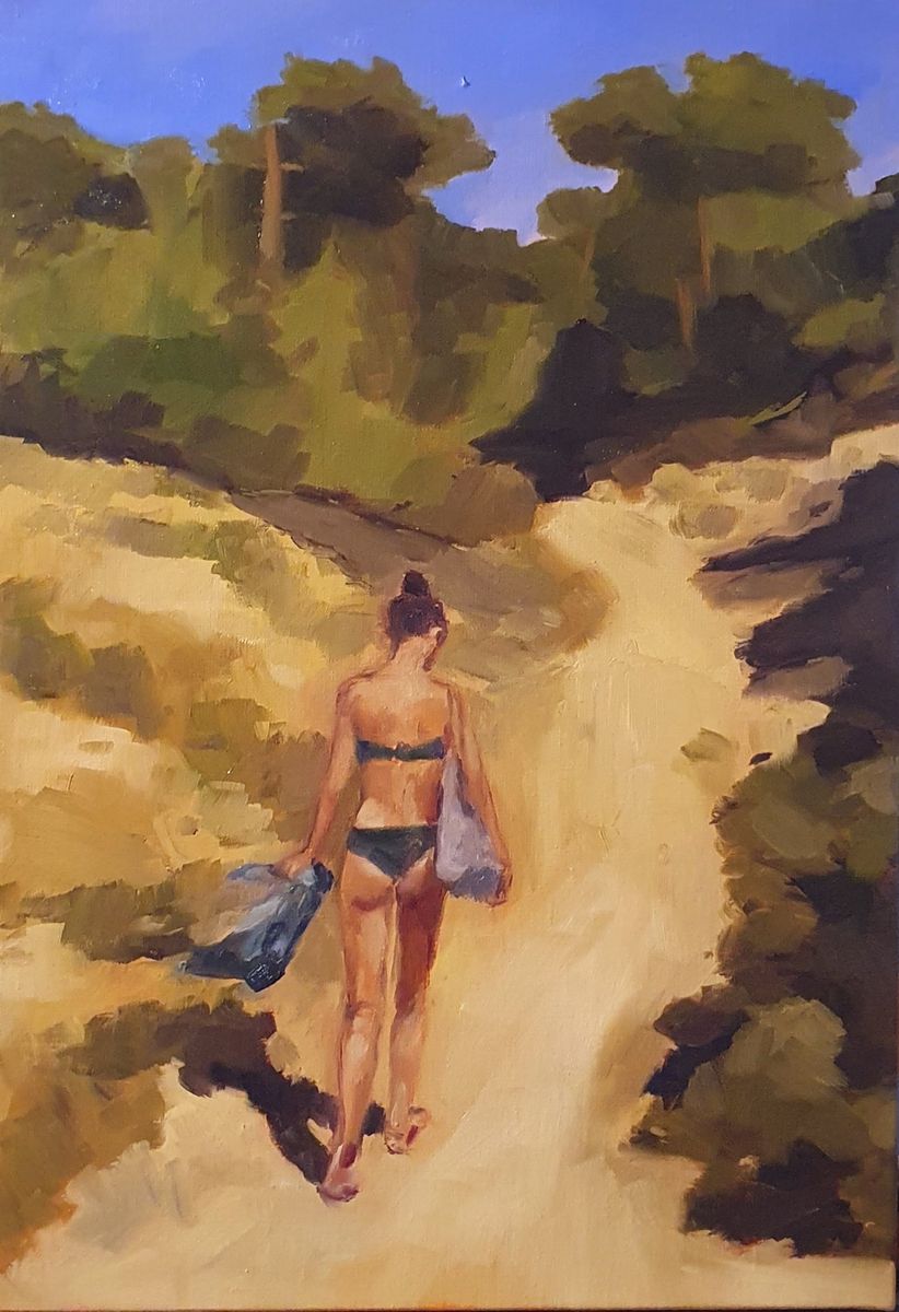 Retour de plage – femme en maillot de bain sur un sentier de sable entre les pins, huile sur toile de Claire Potié